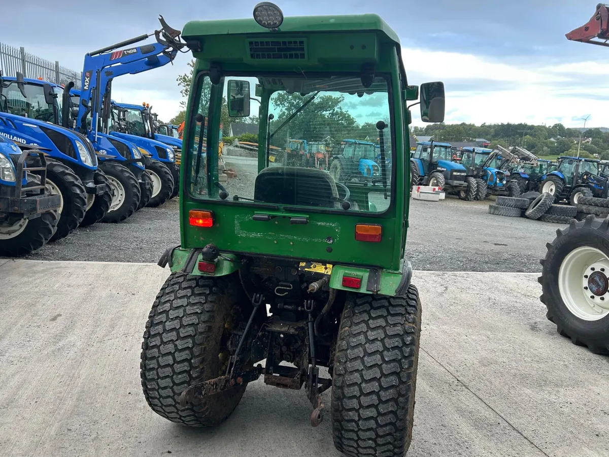 John Deere 2520 Compact Tractor - Image 3