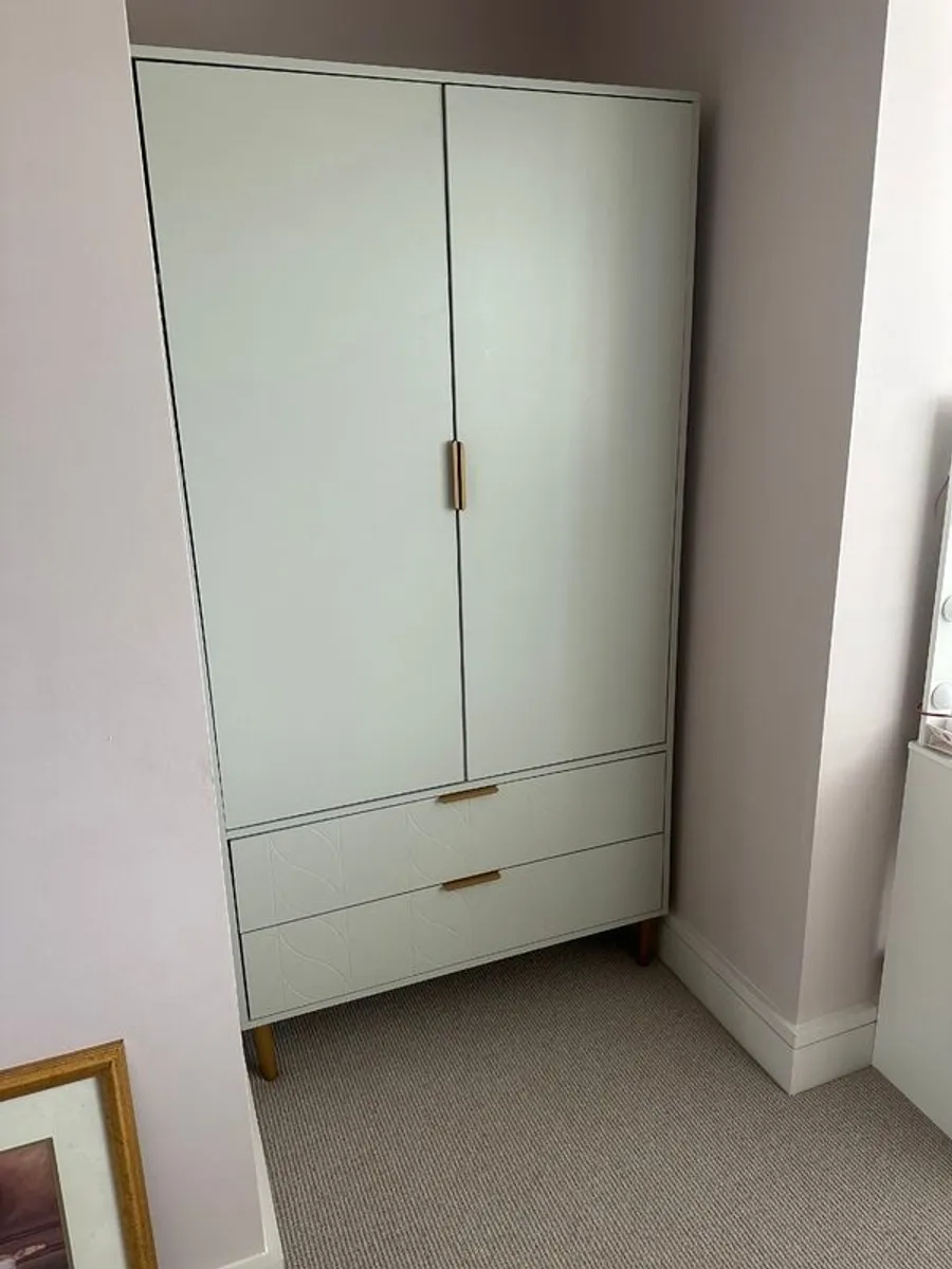 Beautiful Wardrobe AND 2 matching bedside cabinets LIKE NEW - Image 4