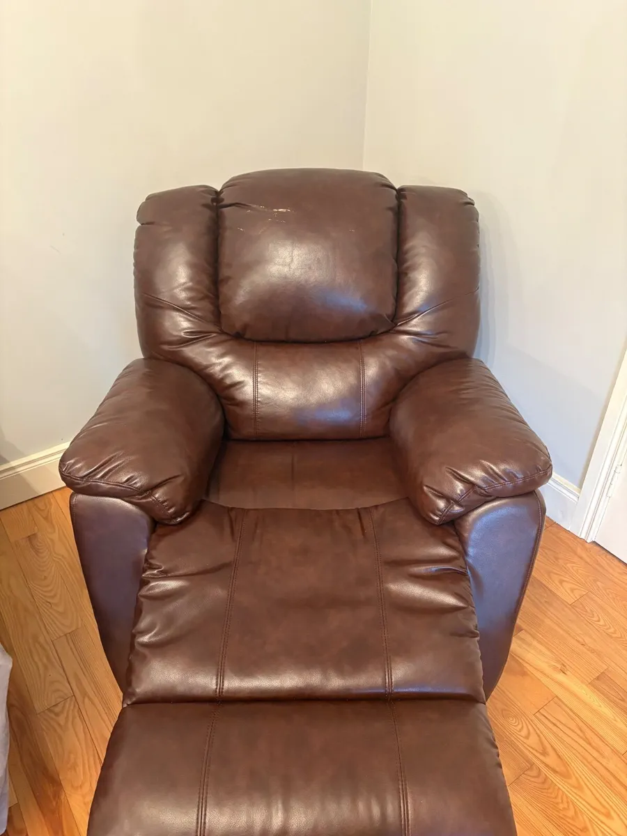 2 brown armchairs with recliner - Image 4