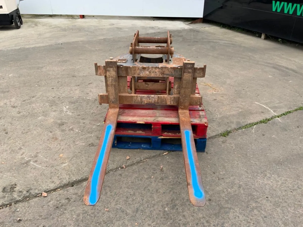 STRICKLAND PALLET FORKS....80mm / 65mm.....1330t. - Image 4