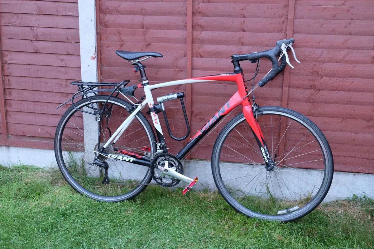 Giant Defy Adult Men’s Bike - L  Free Lock & Rack
