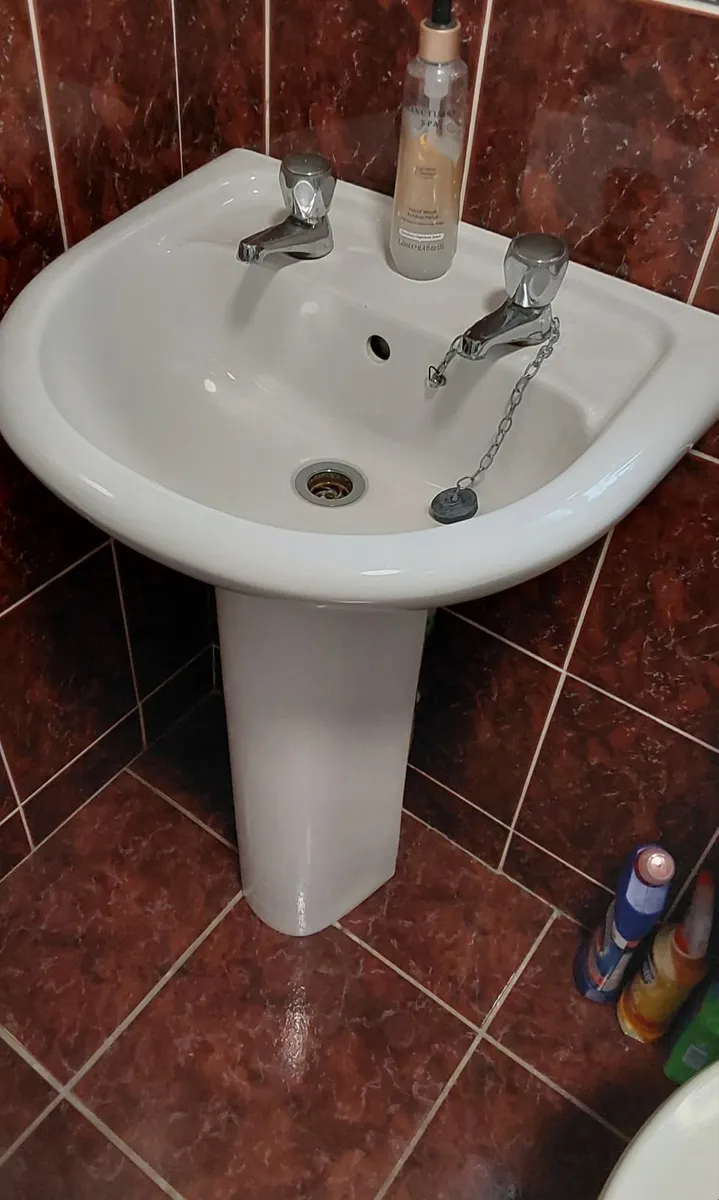 Sink plus pedestal, & toilet cistern - Image 1