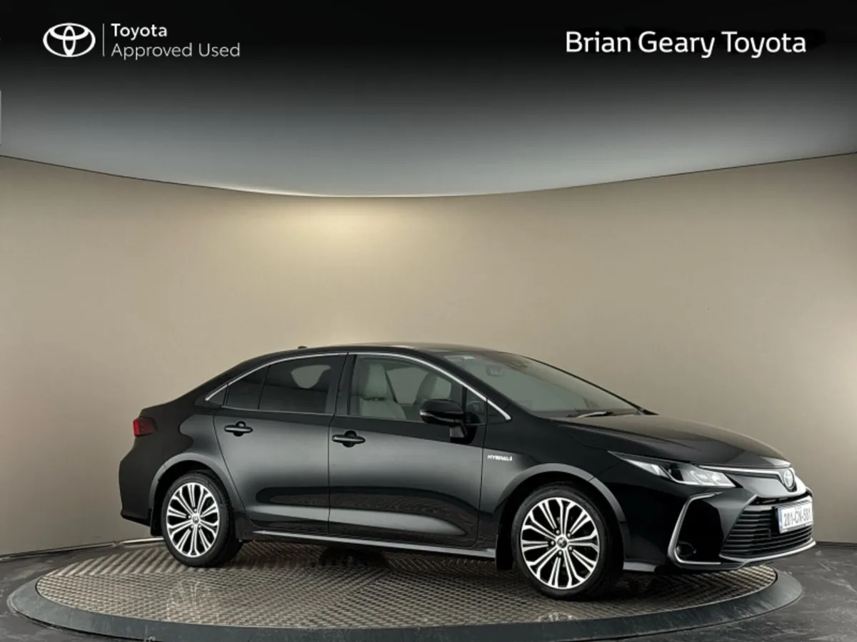 Toyota Corolla HYBRID LUNA SPORT SALOON - Image 1