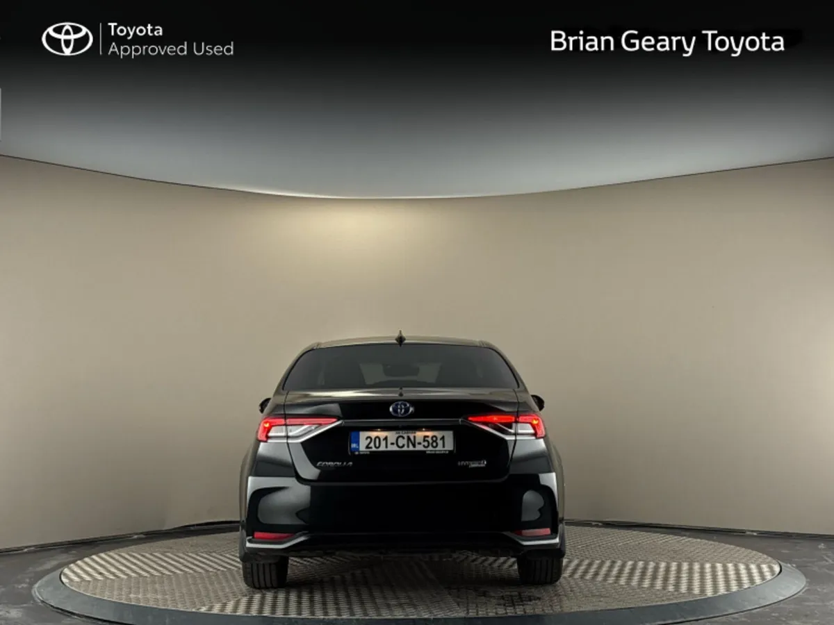 Toyota Corolla HYBRID LUNA SPORT SALOON - Image 4