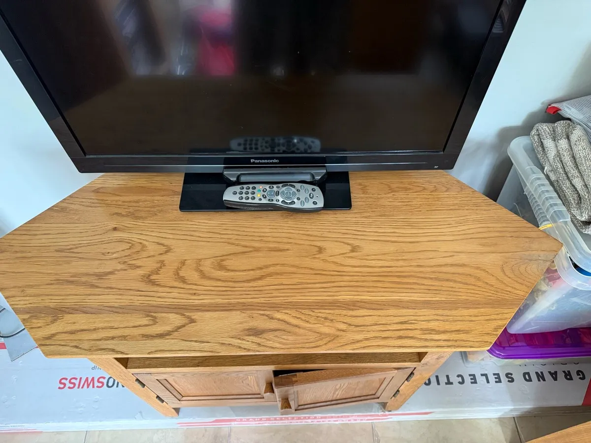 Corner Oak TV unit - Image 1