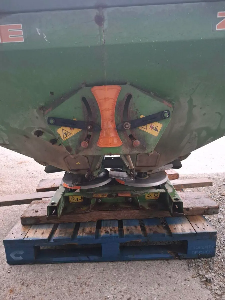 Amazone Spreader - Image 4