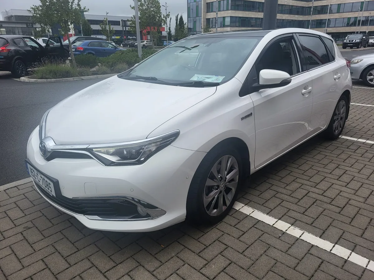 2015 Toyota Auris Hybrid Sol Top Spec - Image 3