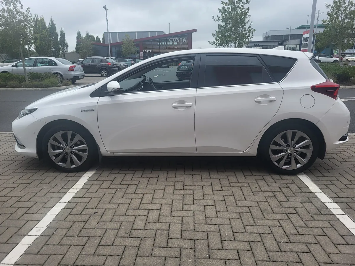 2015 Toyota Auris Hybrid Sol Top Spec - Image 4