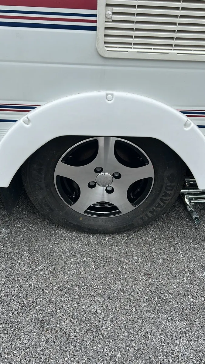 Caravan 2 berth - Image 3