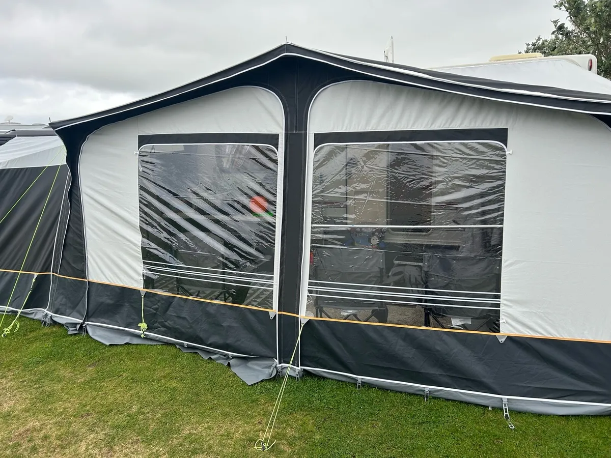Caravan 2 berth - Image 4