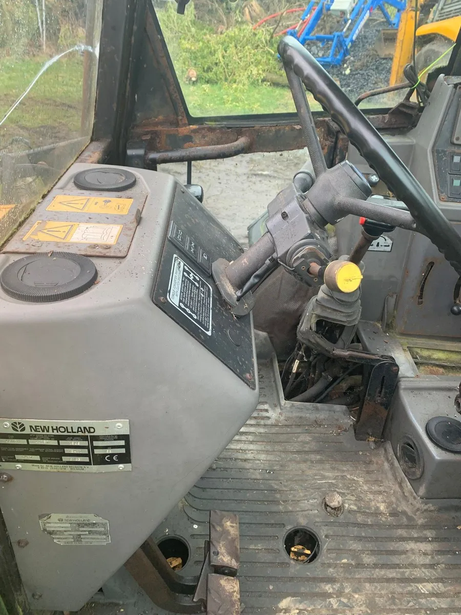 FORD 655D DIGGER 4 WD DRIVE - Image 3
