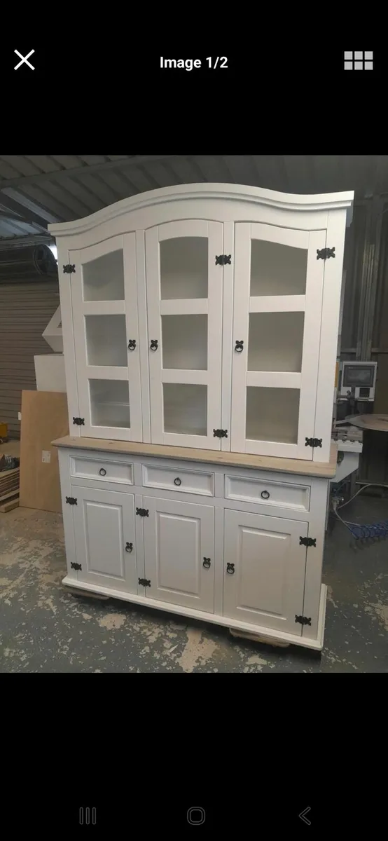 Cabinet - Image 1