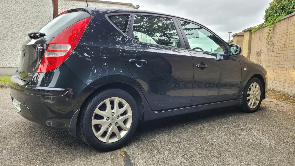 Hyundai i30 2011 LOW MILAGE - Image 1