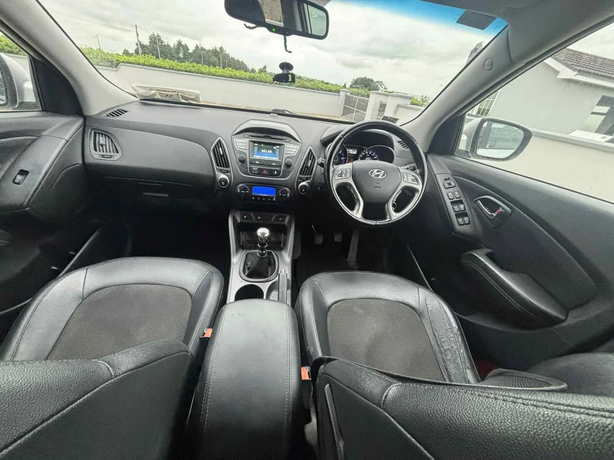 Silver hyundai ix35 - Image 1