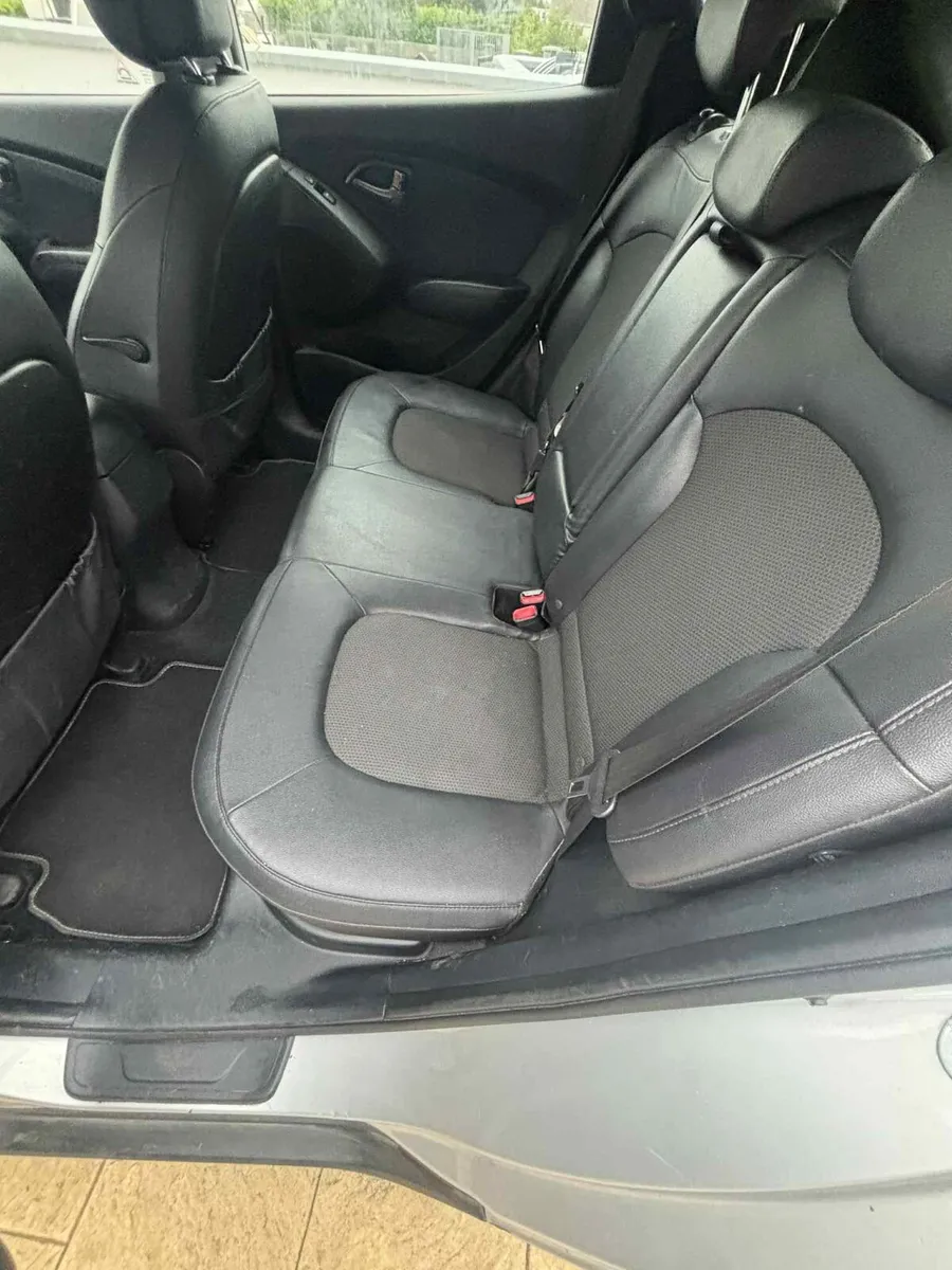 Silver hyundai ix35 - Image 2