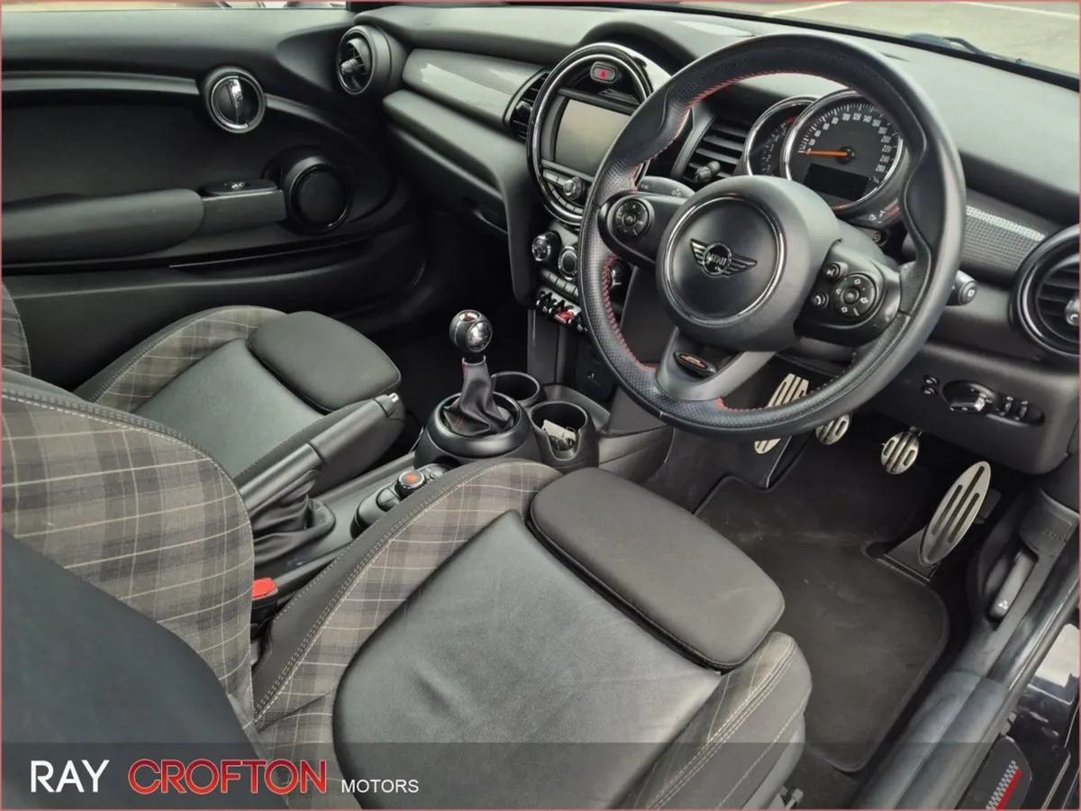 MINI Cooper Cooper D - Image 2
