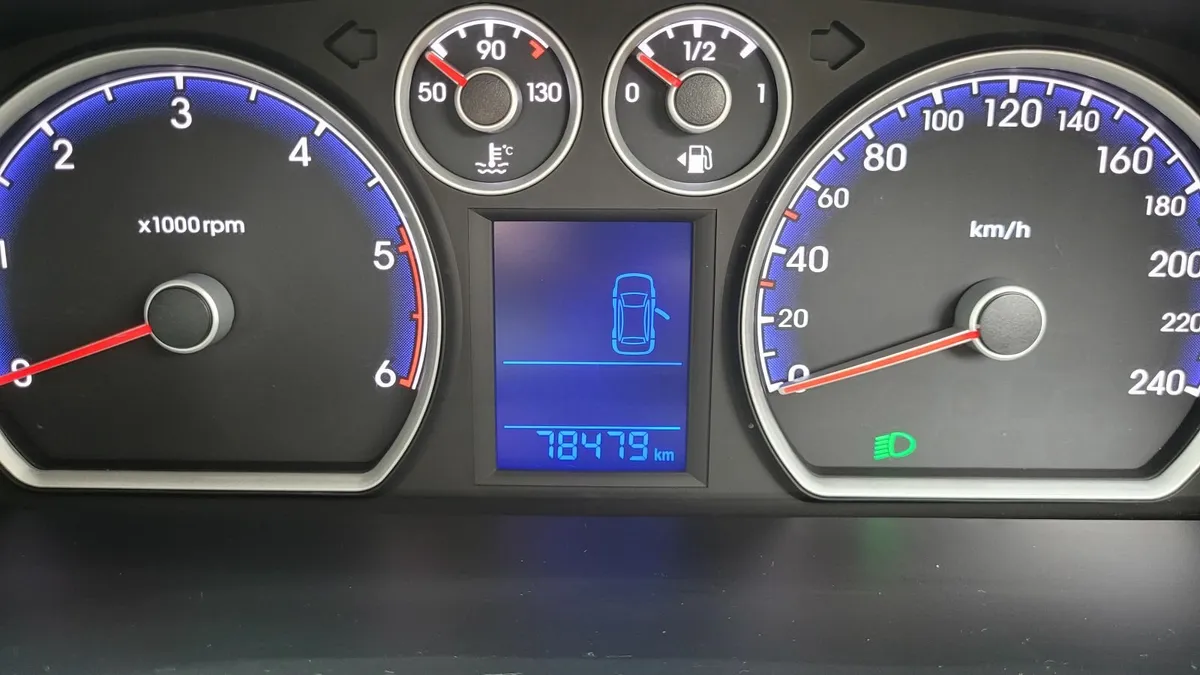 Hyundai i30 2011 LOW MILAGE - Image 2