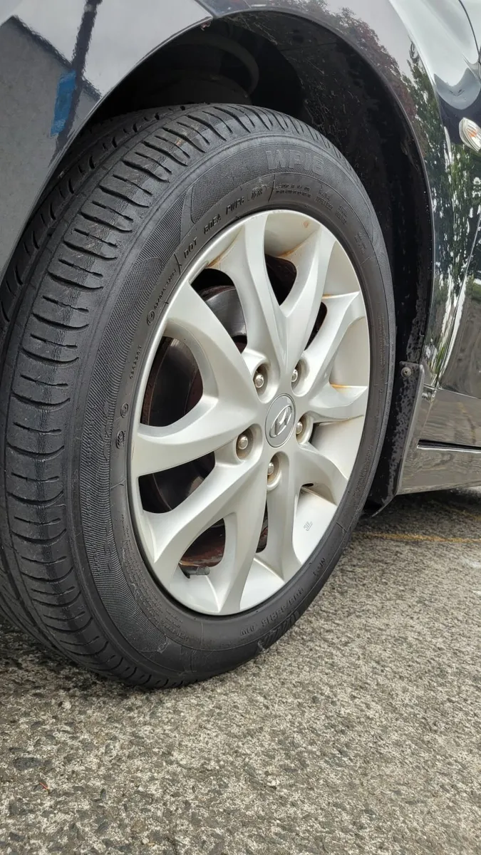 Hyundai i30 2011 LOW MILAGE - Image 3