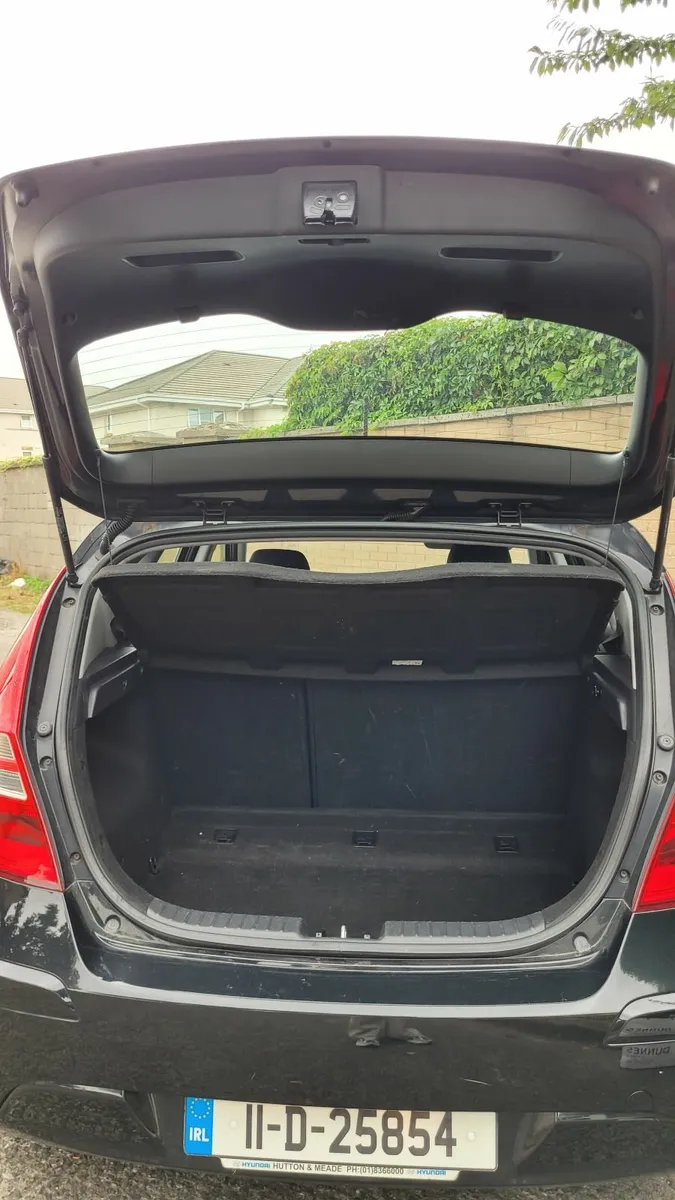 Hyundai i30 2011 LOW MILAGE - Image 4