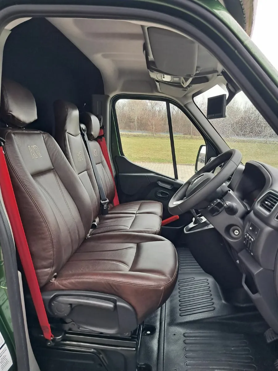 New Renault Masters for immediate delivery - Image 4