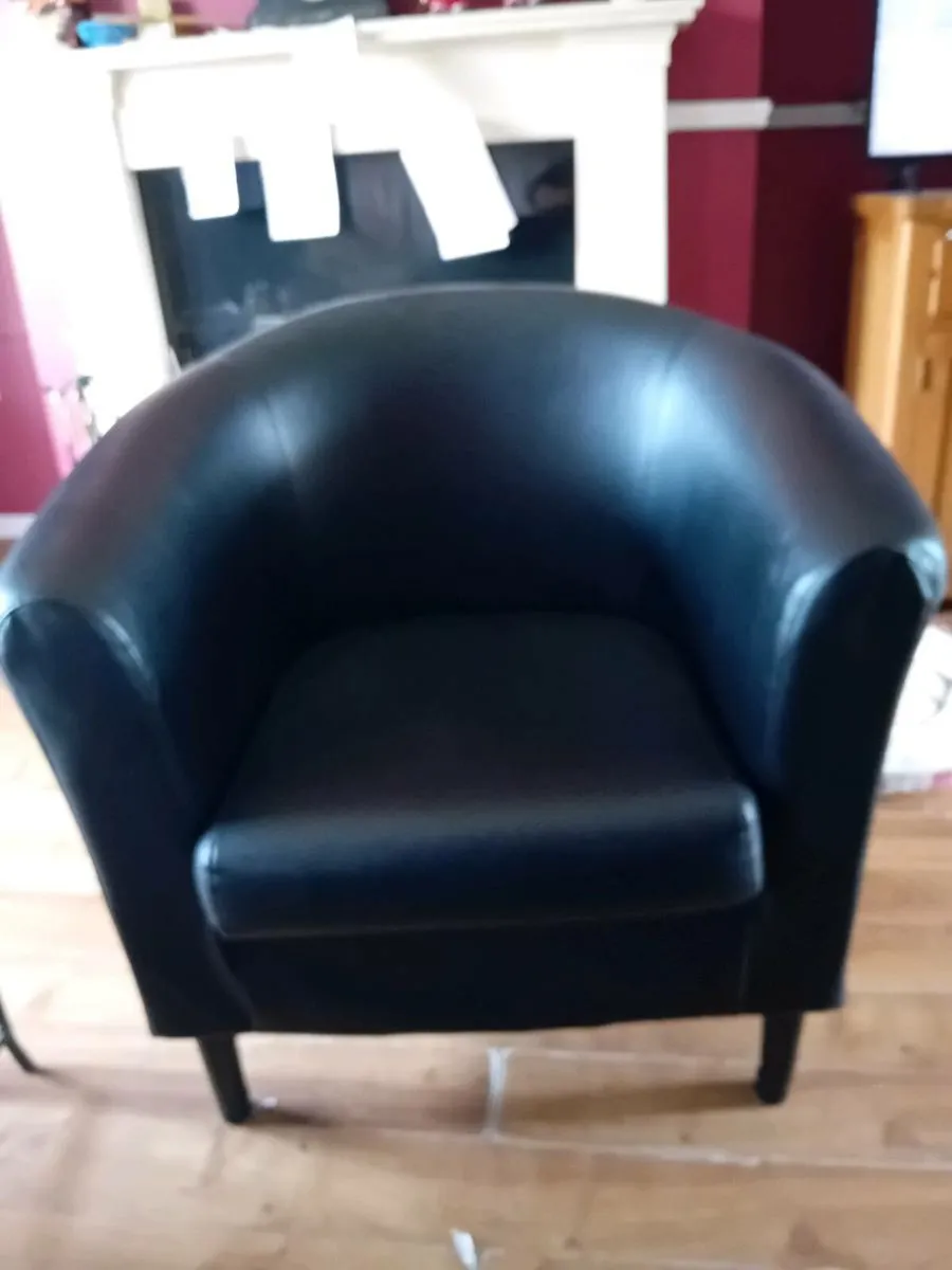 Large leatherette tub chair black - Image 1