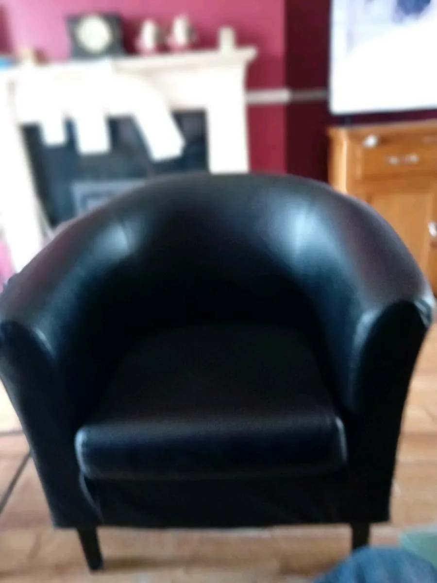 Large leatherette tub chair black - Image 3