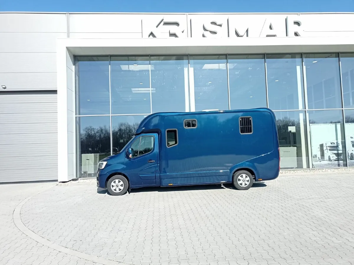 New Renault Masters for immediate delivery - Image 1