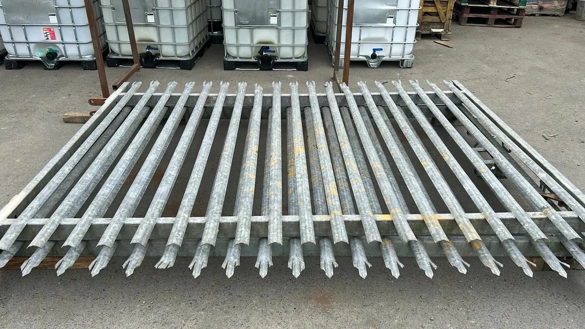 Galvanised Commercial  Palisades Gates 6M - Image 1