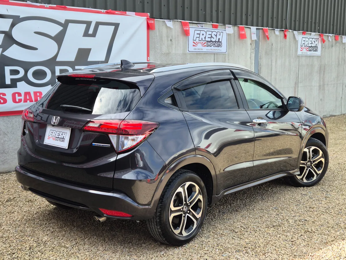 HONDA VEZEL HYBRID (TOP SPEC) - Image 2