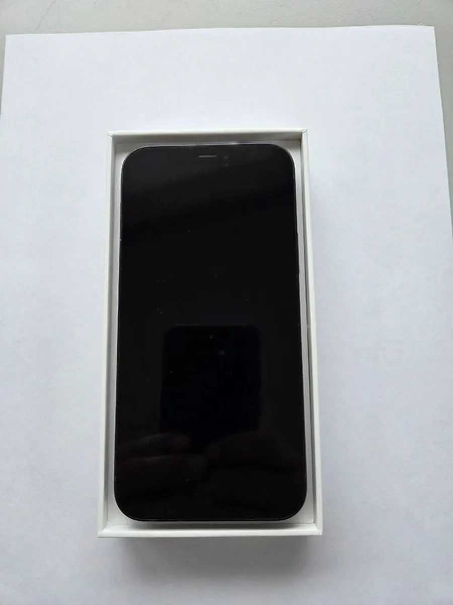 Iphone 12 - Image 4