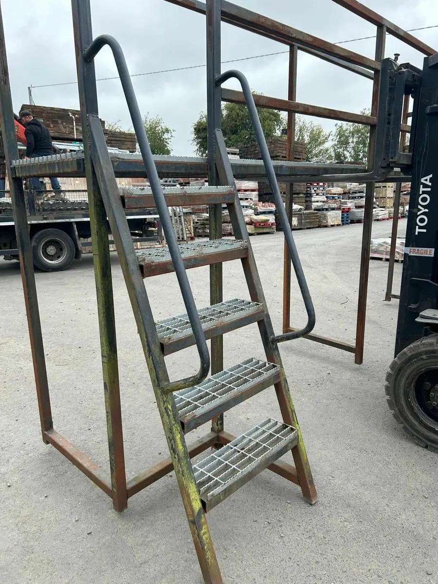 Box Iron Stairs & Landing Platform - Image 4