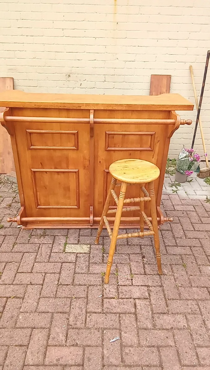 Bar Counter & 2 stools - Image 1
