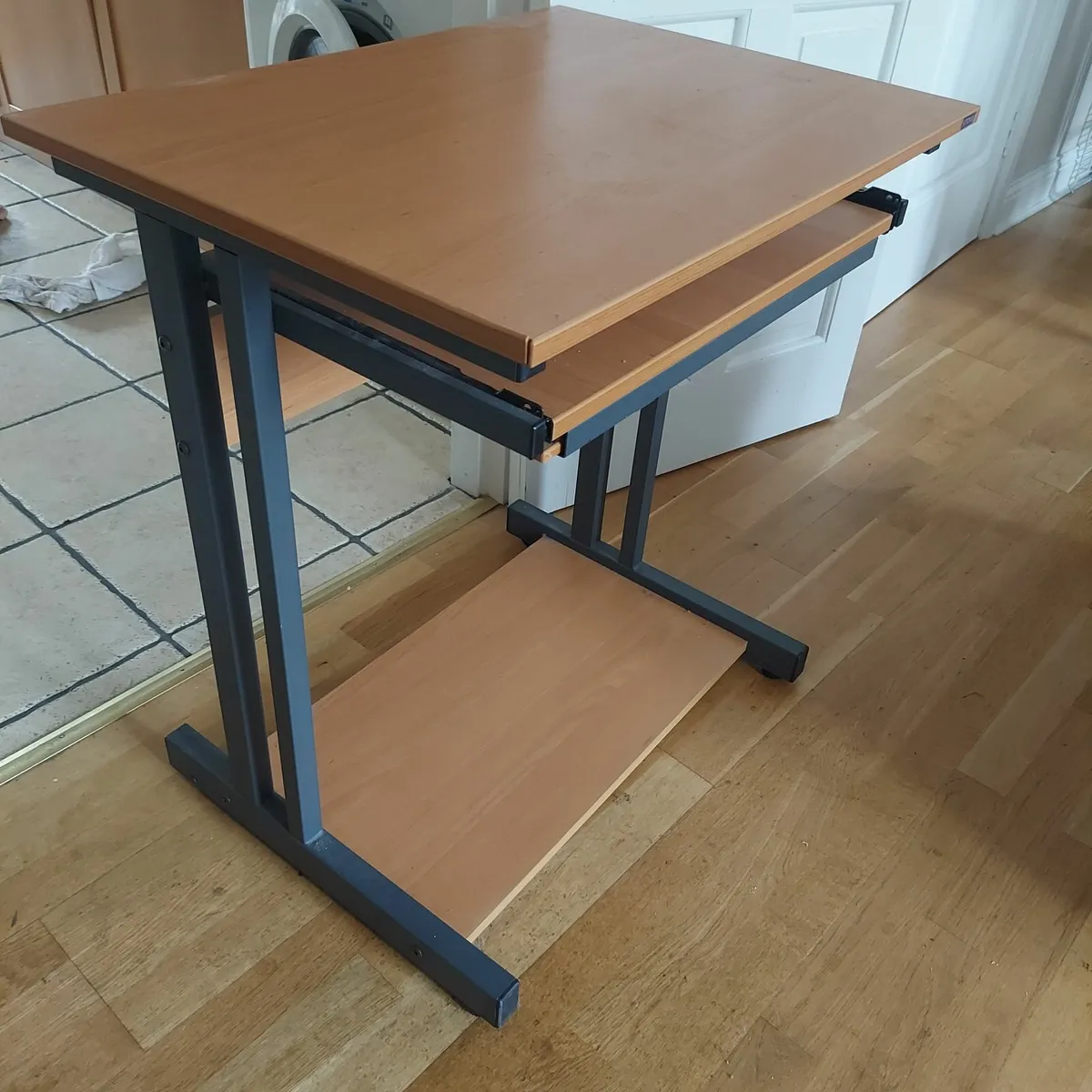 Small desk with wheels - Image 1