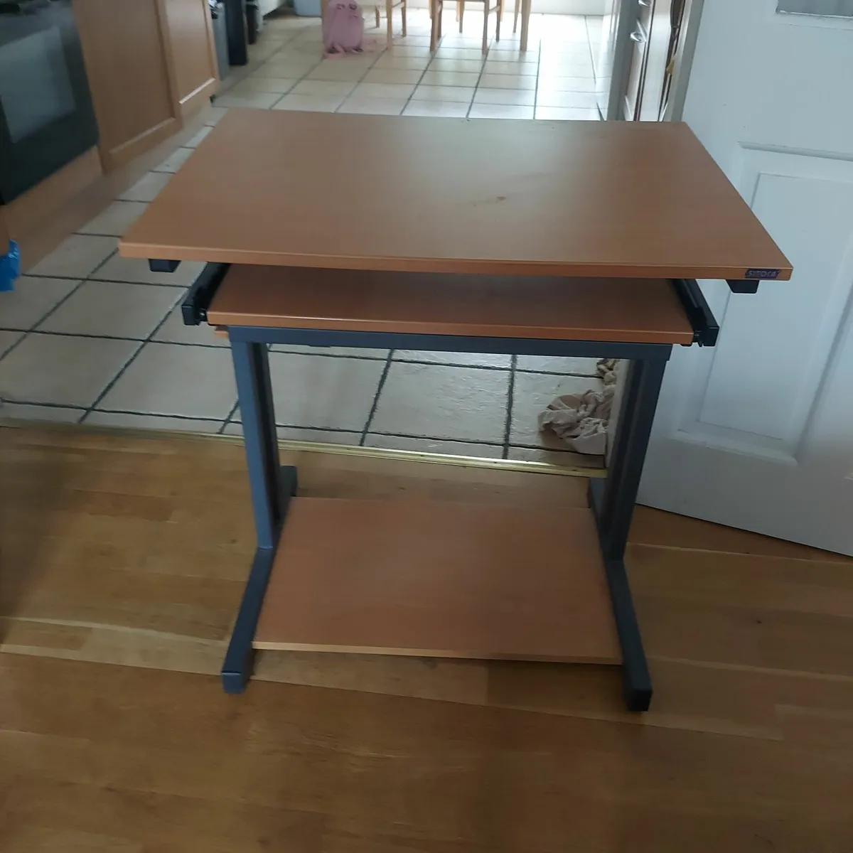Small desk with wheels - Image 2