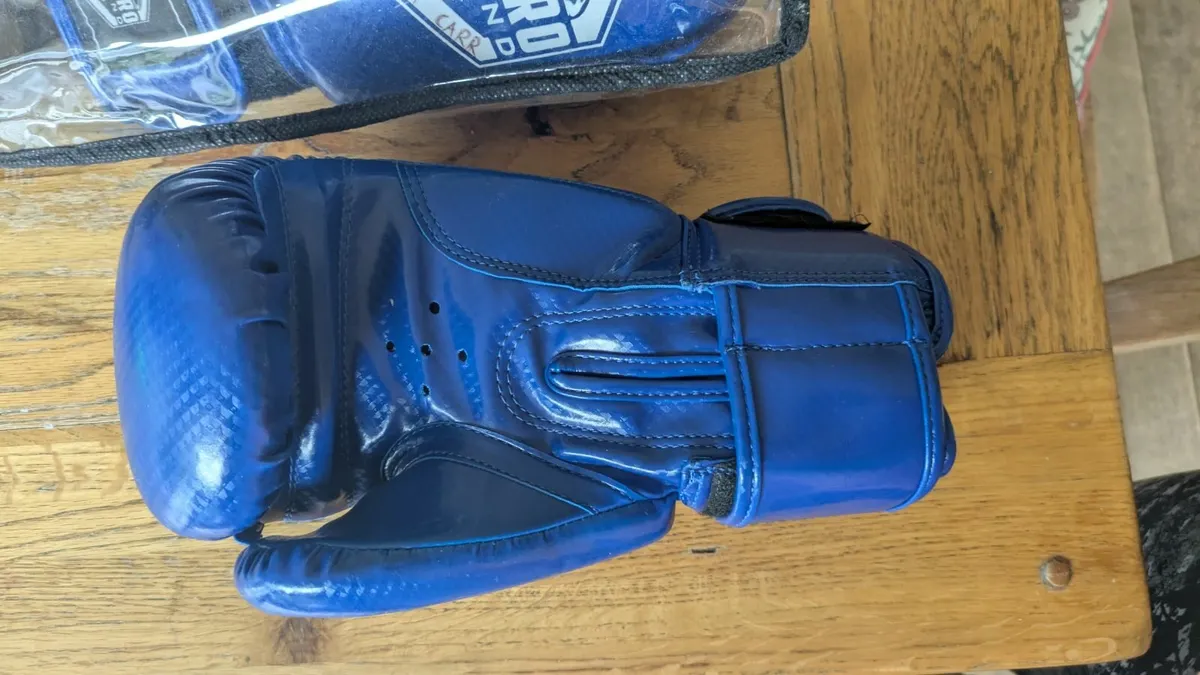 Boxing gloves - Image 1