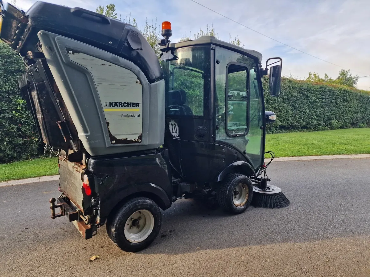 Karcher MC50 Road Sweeper Roadsweeper - Image 1