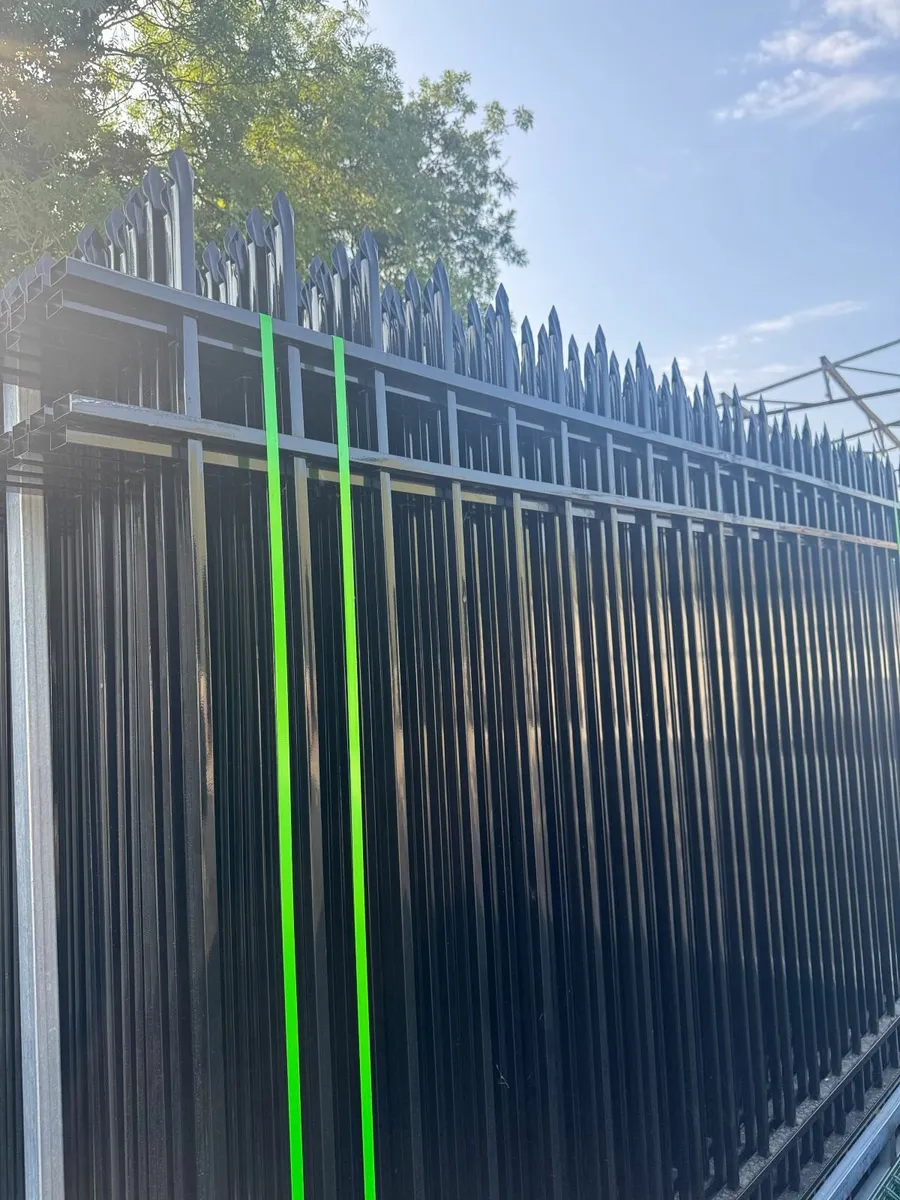 3m x 2m black fencing - Image 3