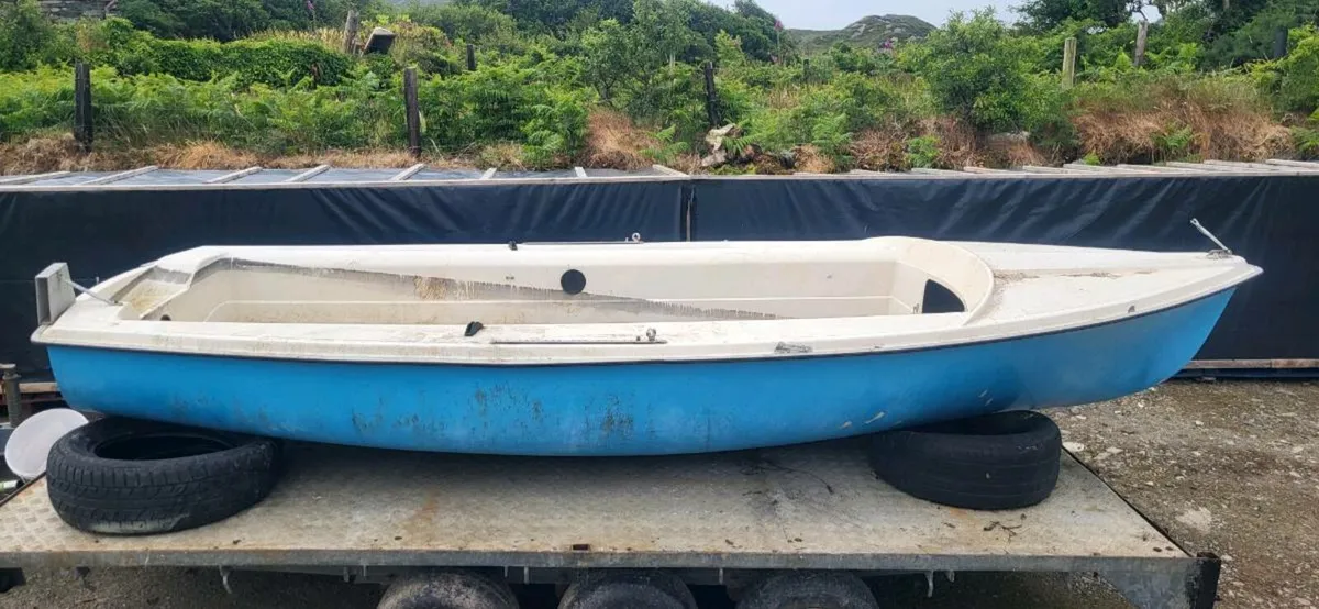 14 foot Sailing Dingy - Image 1