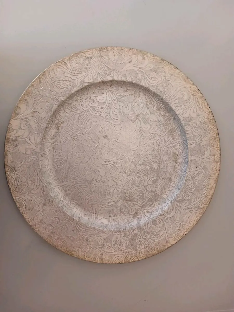 Serving plates - Image 1