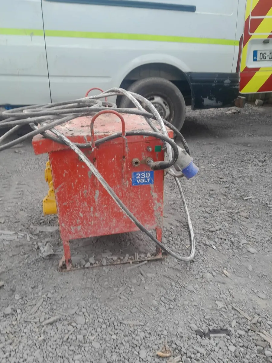Garage and building equipment - Image 1