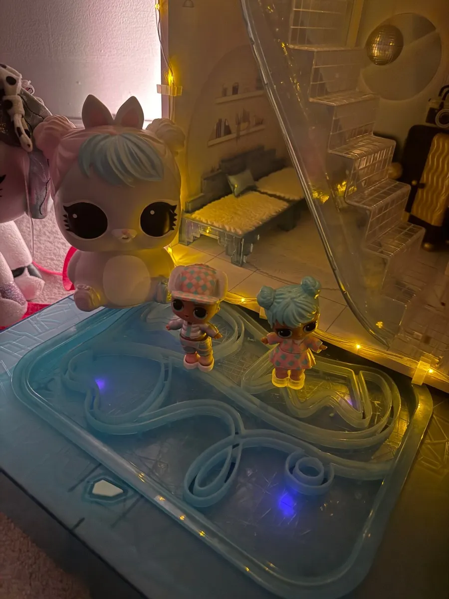 LOL Winter Disco House Dolls Car RRP 450+ EUR - Image 4