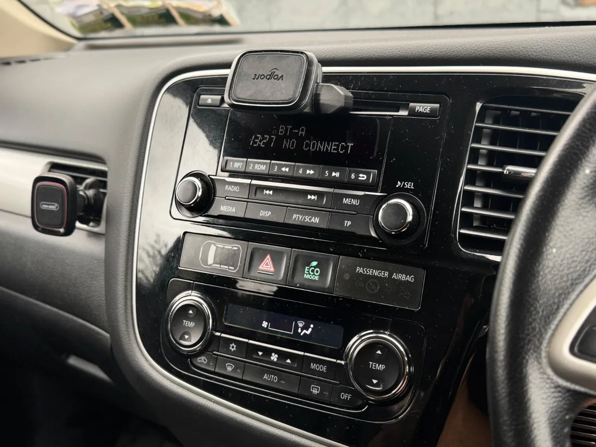 2014 MITSUBISHI OUTLANDER HYBRID PETROL AUTO - Image 3