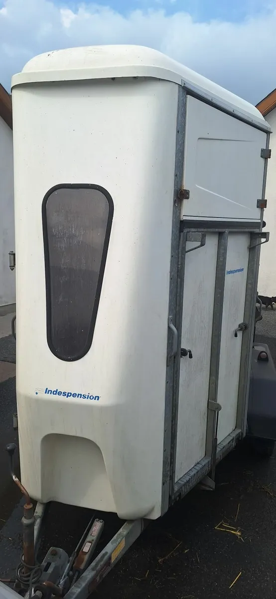 Indespension Horsebox with Side  Ramp & Tack Area - Image 1