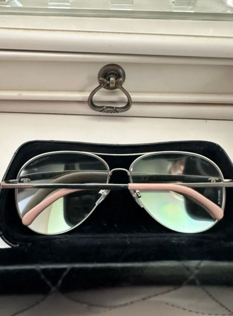 Authentic Chanel sunglasses RRP 265e - Image 2