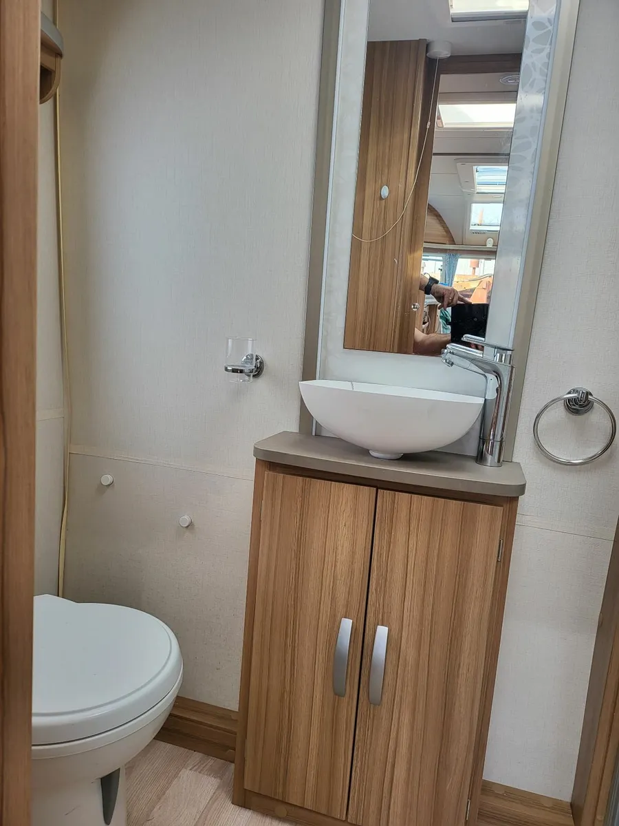 REDUCED 2019 lunar quasar 554 SINGLE BEDS - Image 2