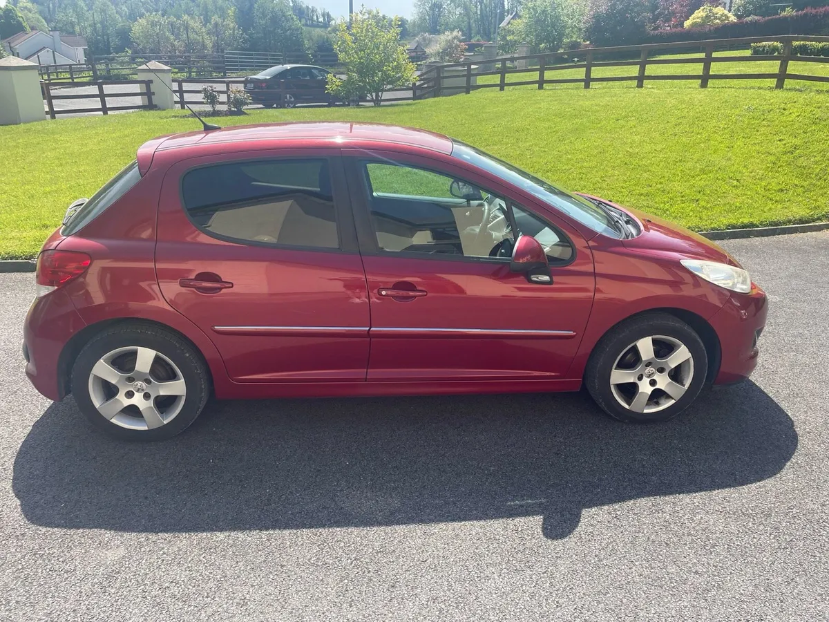 Peugeot 207 2010 - Image 2