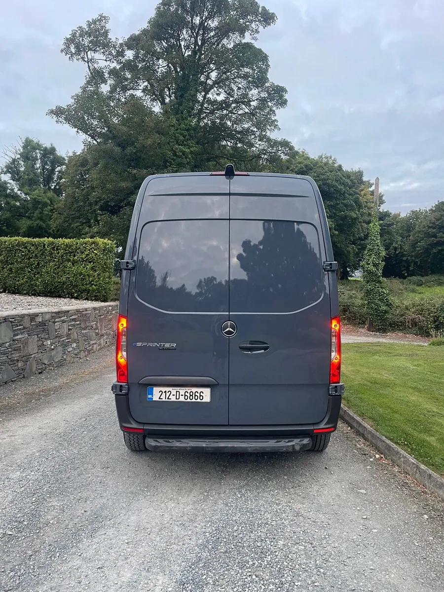Van - Image 2