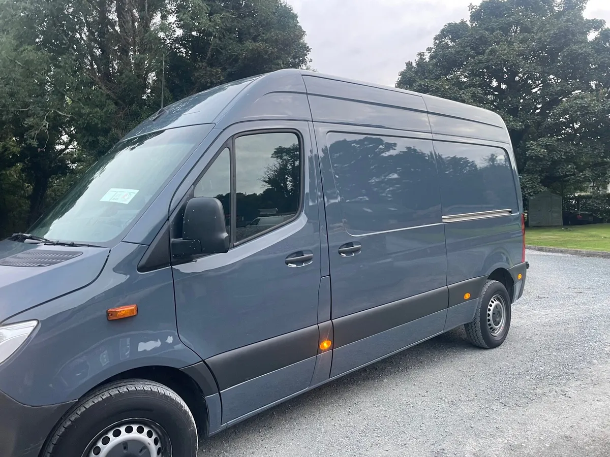 Van - Image 3