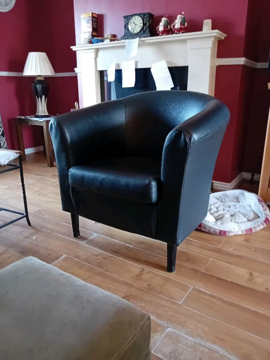 Large leatherette tub chair black - Image 2