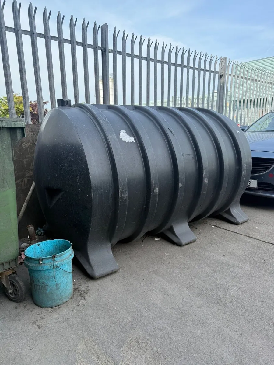 Kingspan 2000 Litre Fluid  Tank - Image 3